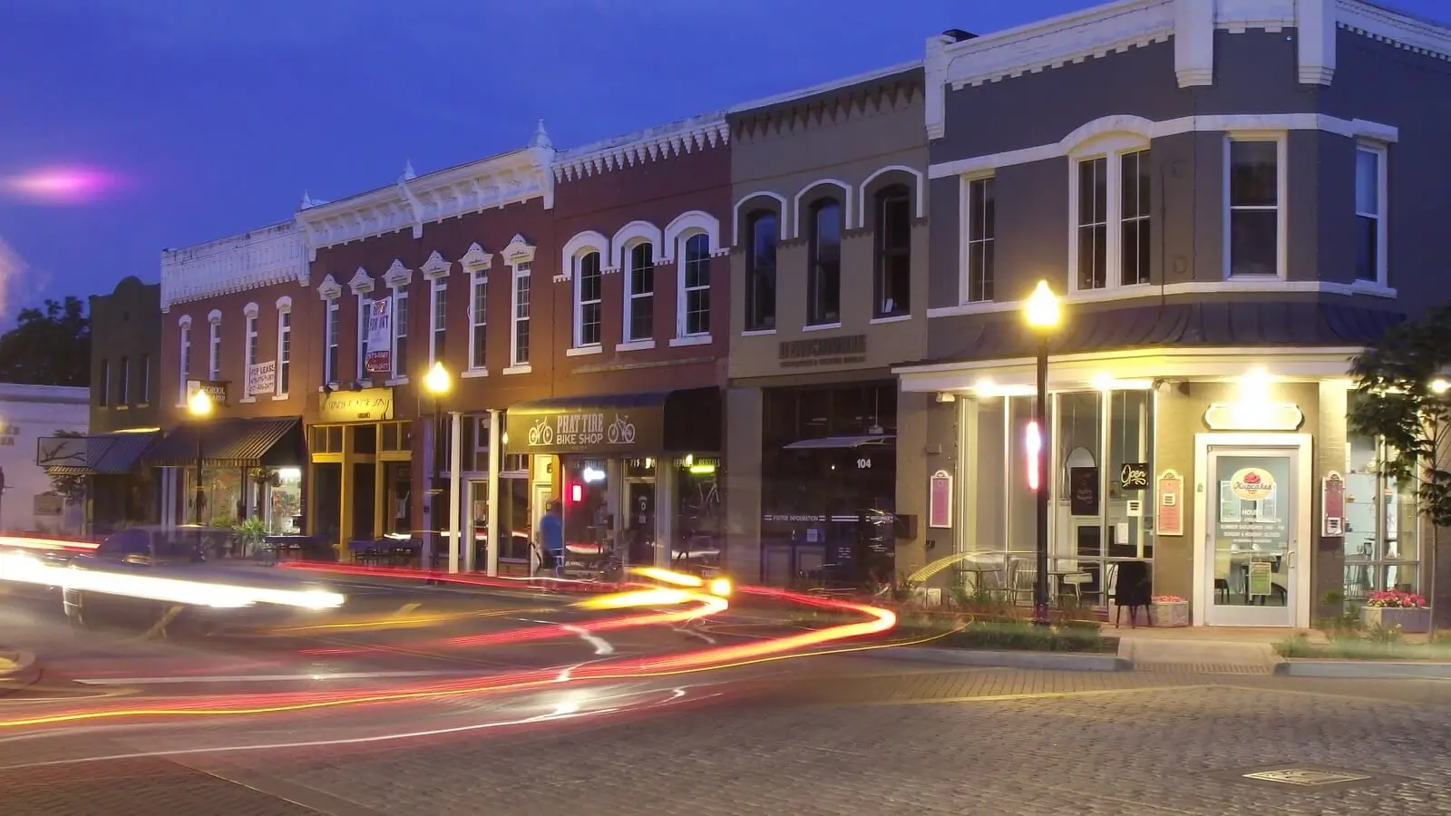 Central Avenue on the Bentonville square at night